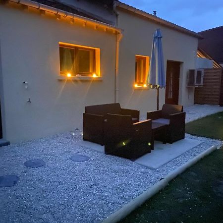 La Brie à 15mn de Disneyland et Village Nature Neufmoutiers-en-Brie Esterno foto